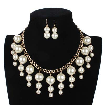 Creamy Pearl Necklace and Earrings Set